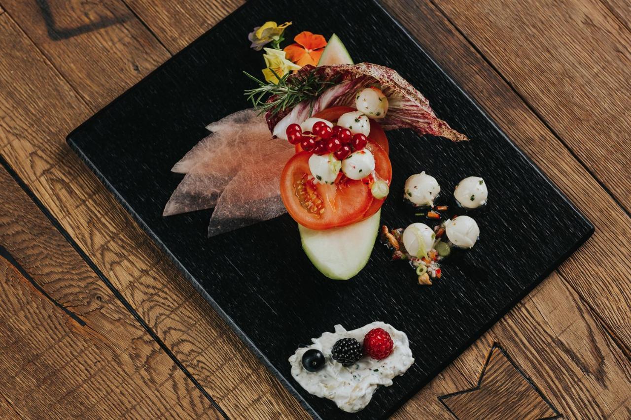 Ortner'S Resort Bad Füssing エクステリア 写真 A plate of cured and smoked reindeer