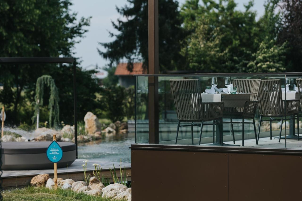 Ortner'S Resort Bad Füssing エクステリア 写真 A glass balustrade