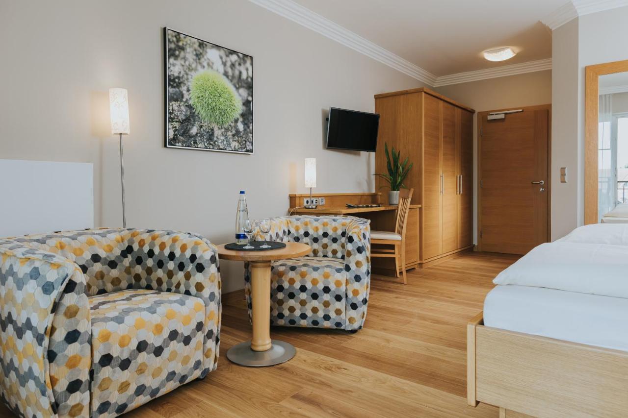 Ortner'S Resort Bad Füssing エクステリア 写真 A typical room at the Hotel Waldhaus Flims