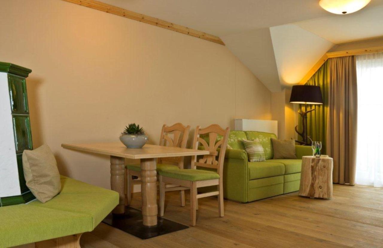 Ortner'S Resort Bad Füssing エクステリア 写真 A living room