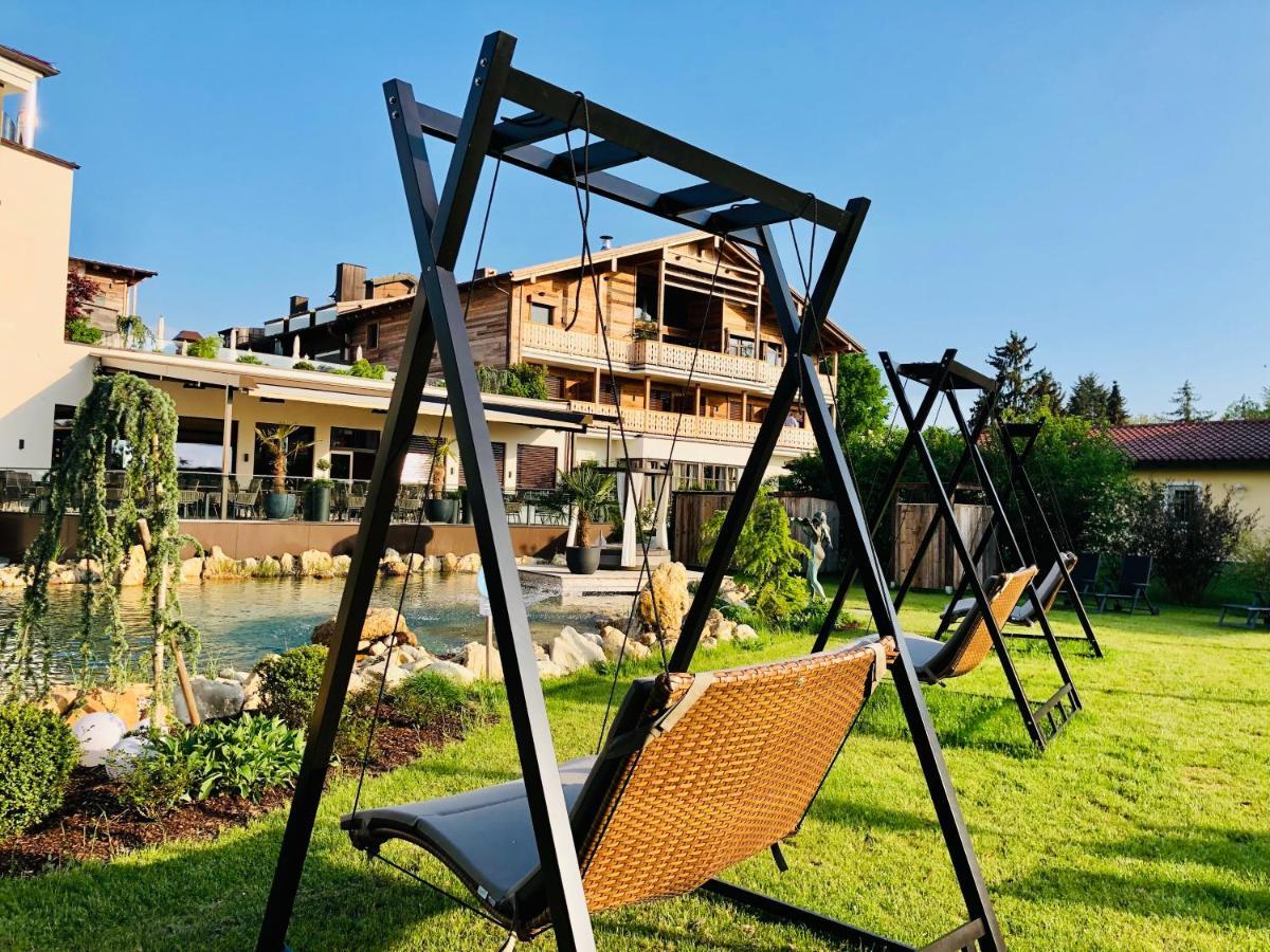 Ortner'S Resort Bad Füssing エクステリア 写真 A swing
