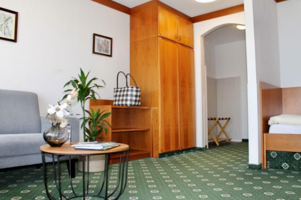 Ortner'S Resort Bad Füssing エクステリア 写真 A typical hotel room
