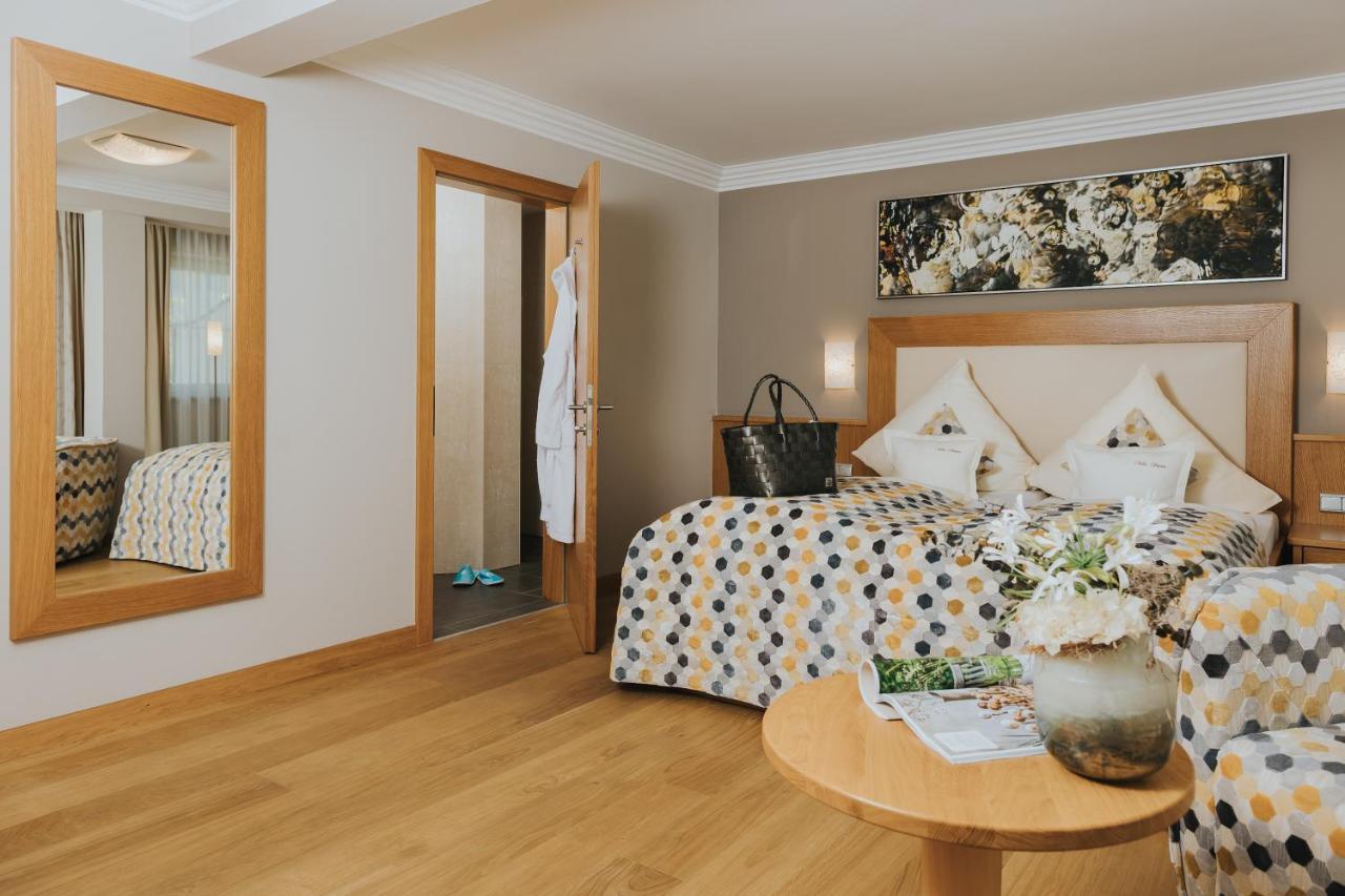 Ortner'S Resort Bad Füssing エクステリア 写真 A room at the hotel